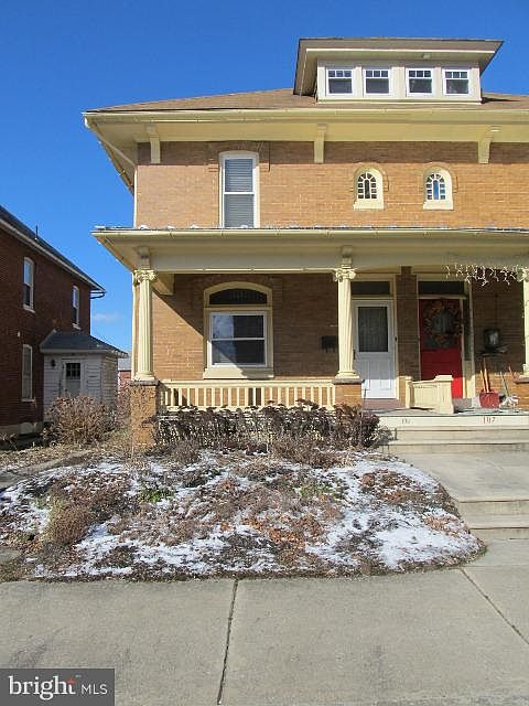 1st image of 105 E Washington St