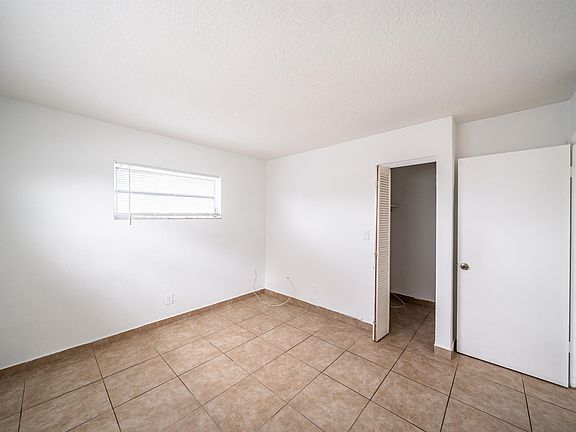 4th image of 3760 SW 61st Ave #10895412