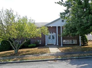 5 Jennifer Rd, Wakefield, MA 01880