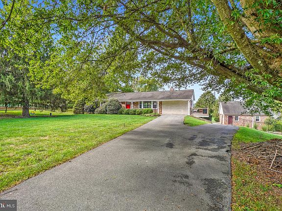 2nd image of 2182 Sugarloaf Parkview Ln