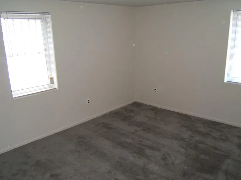 343 Queen St #A — Photo 8