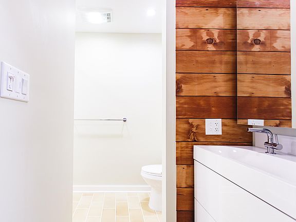 Fully Renovated Bath with room for 2