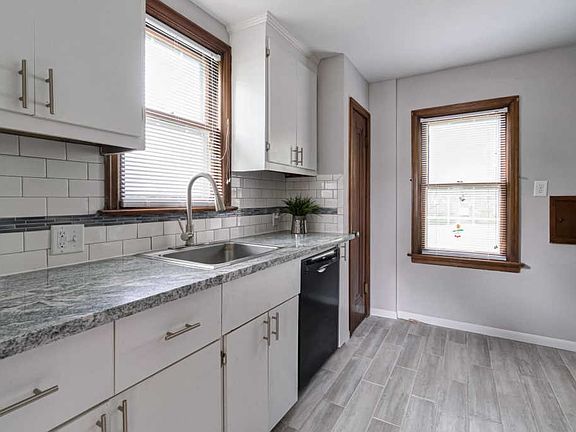 3rd image of 1679 Weldon Ave