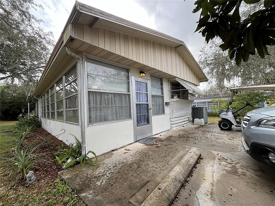 16 Grey Fox Ln