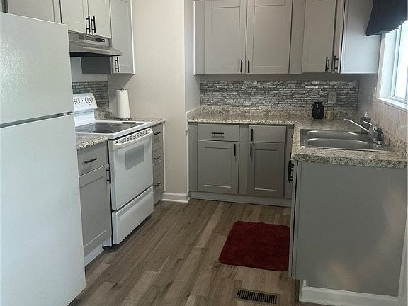 4th image of 1006 Williams St