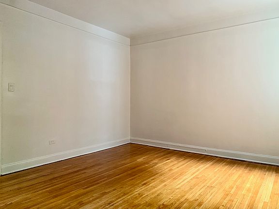 5th image of 402 Ocean Pkwy APT 208