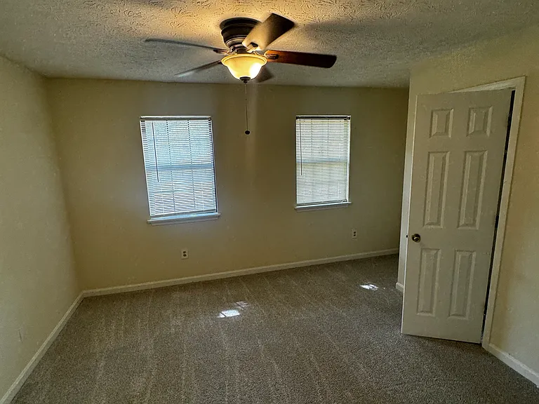 482 Huntington Rd — Photo 26