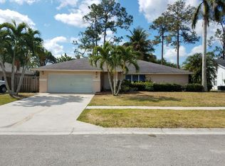 197 Sunflower Cir, Royal Palm Beach, FL 33411