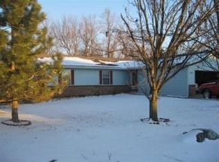 1212 Douglas Ct, Carthage, MO 64836