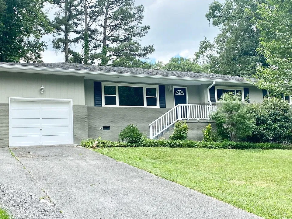 315 Oakmont Ln