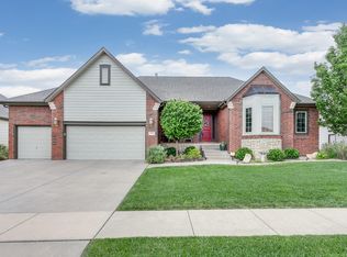 712 N Bel Arbor St, Derby, KS 67037