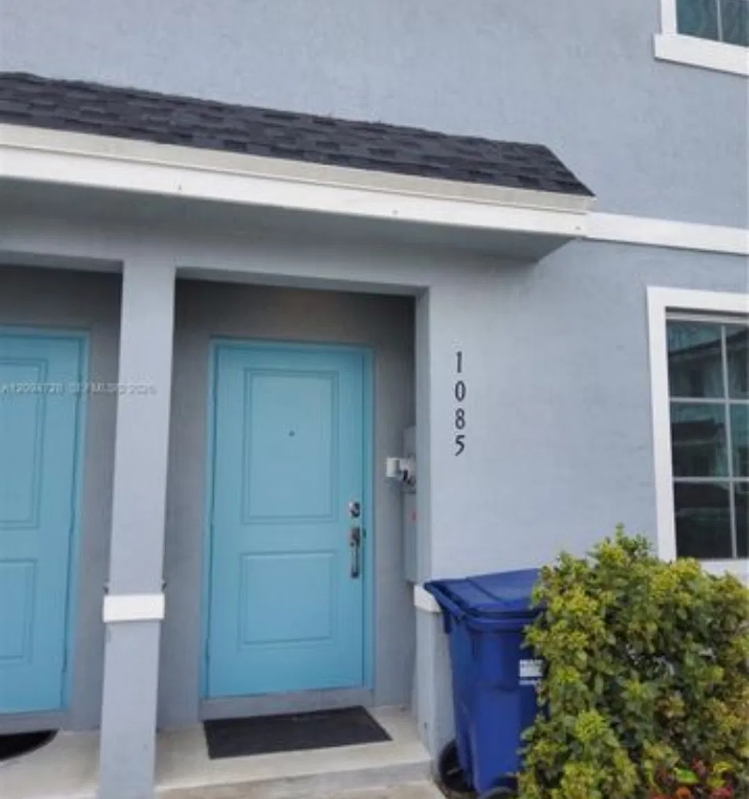 3 bed, 1425 sqft, $2,400 — Photo 1