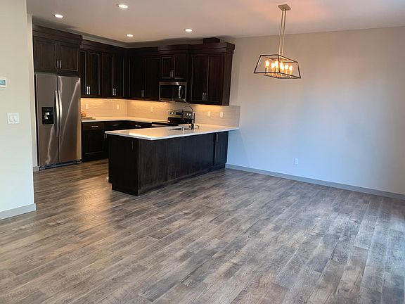 3rd image of 2413 Rossiter Ln