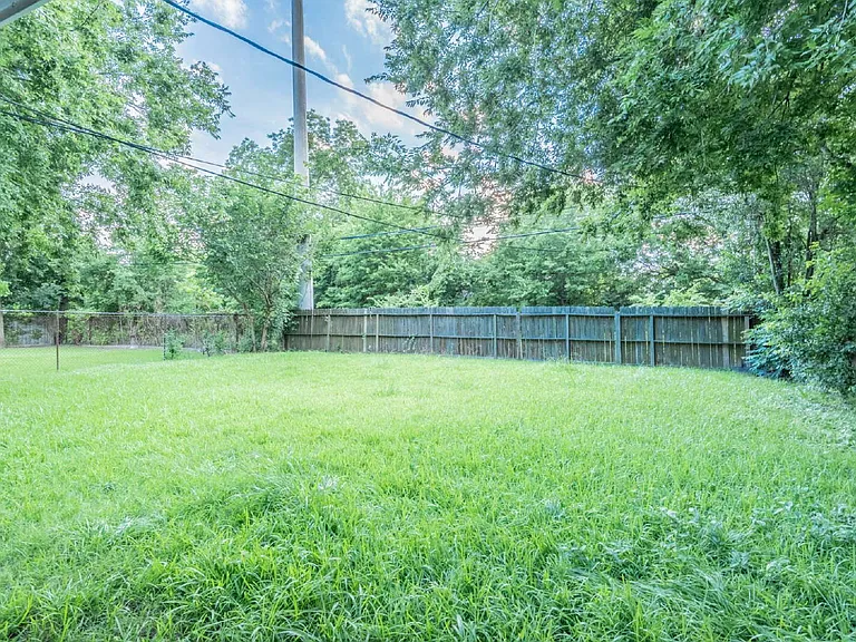 9438 Ashville Dr — Photo 13