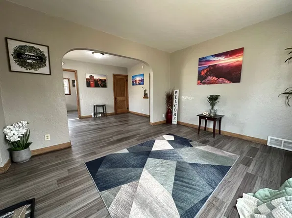 400 E Arlington St, Waterloo, IA 50703