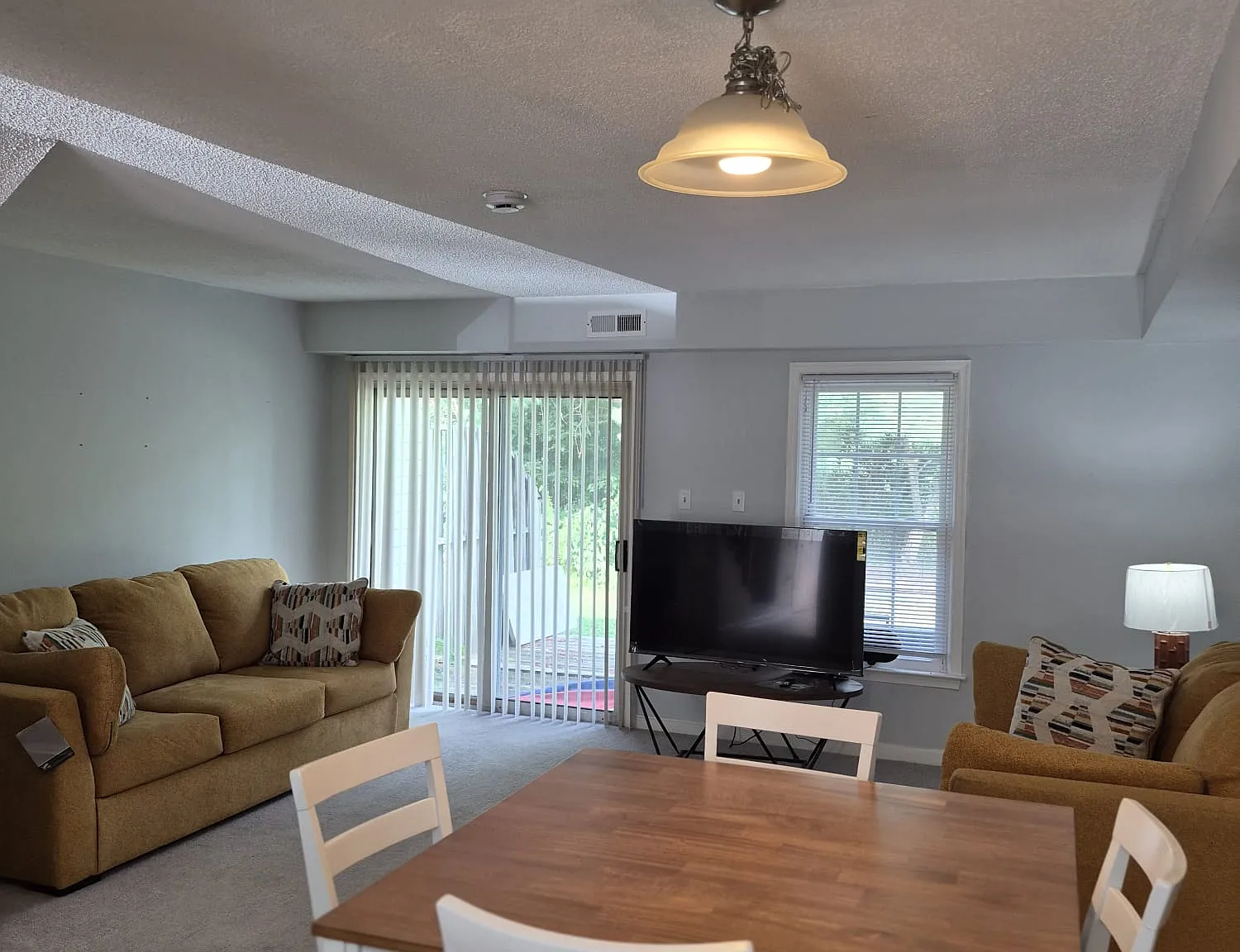 3 bed, 2.5 bath, 1132 sqft, $1,850 — Photo 2
