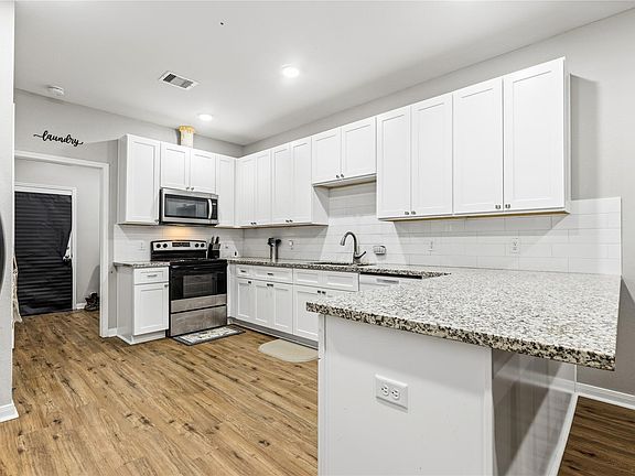 5th image of 405 W Worsham St