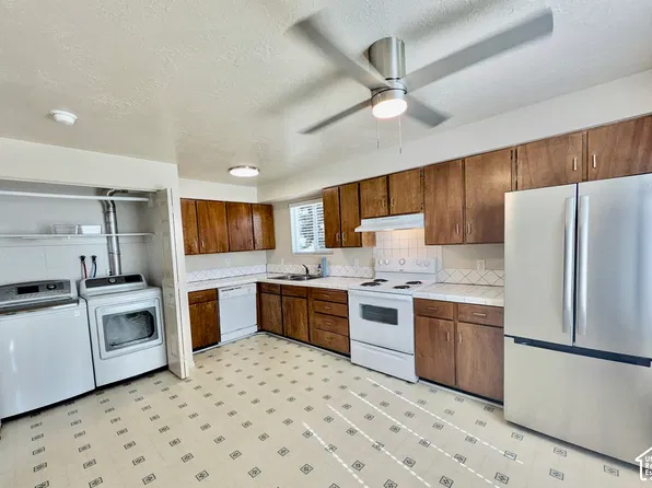 1792 E 5625 S APT B, South Ogden, UT 84403