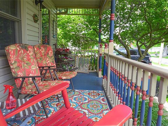 3rd image of 127 W Main St