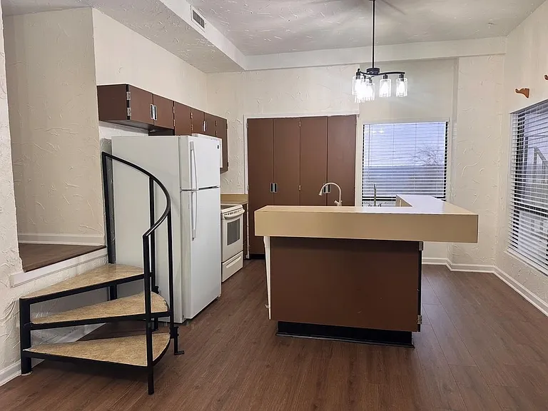 5916 Lago Vista Way #B-10 — Photo 6