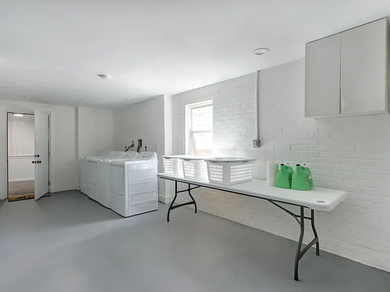1011 E 39th St #B — Photo 7