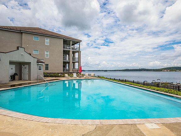 4th image of 50 Crowne Pointe Rd Unit 304