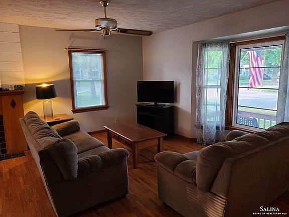5th image of 1300 S Court Pl