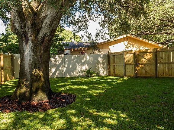 4th image of 1920 Siesta Ct