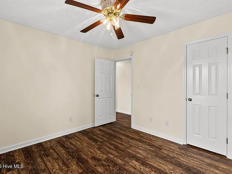 103 Richmond Dr — Photo 24