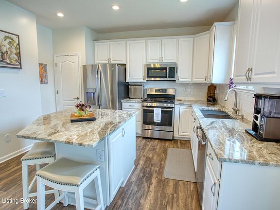4th image of 250 Saint Regis Dr
