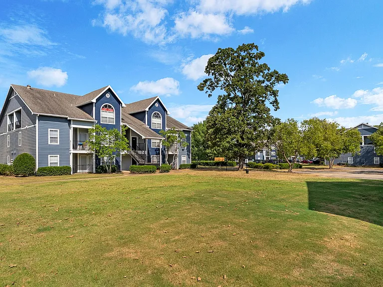 Oak Hollow Apartments — Photo 25