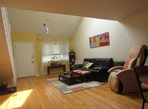 3rd image of 210 Centre St Unit 16