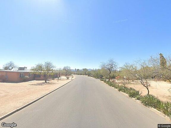 Exterior Neighborhood (street photo)