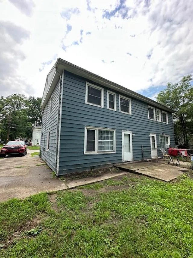 3 bed, 1.5 bath, 1053 sqft, $1,350 — Photo 3