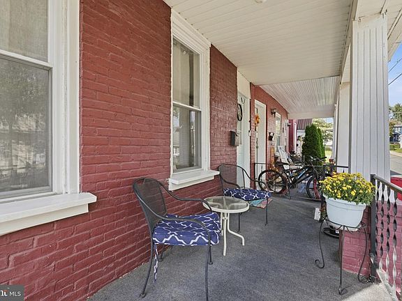 3rd image of 833 Monroe Ave