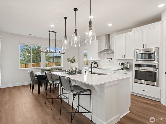 3rd image of 2218 Oak Court #2