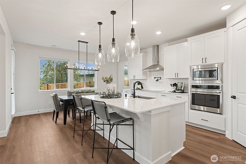 3rd image of 2218 Oak Court #2