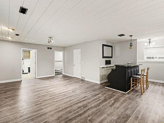 5th image of 1784 Byron Rd