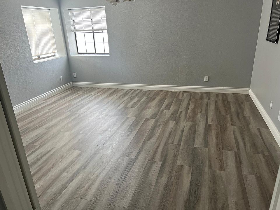 2nd image of 360 Lander Dr