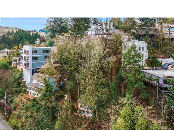 2590 SW Buckingham Ave, Portland, OR 97201