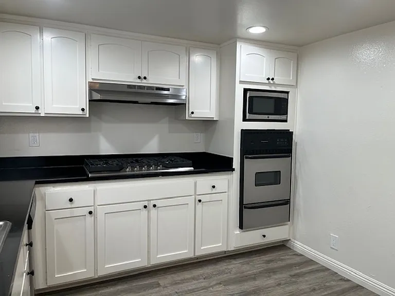 21051 Gresham St — Photo 15
