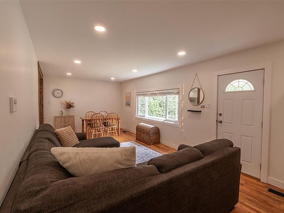 2nd image of 5933 Deuchars Dr