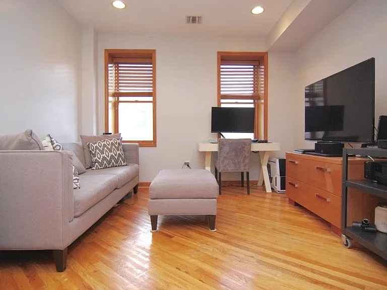518 Park Ave #2R — Photo 4