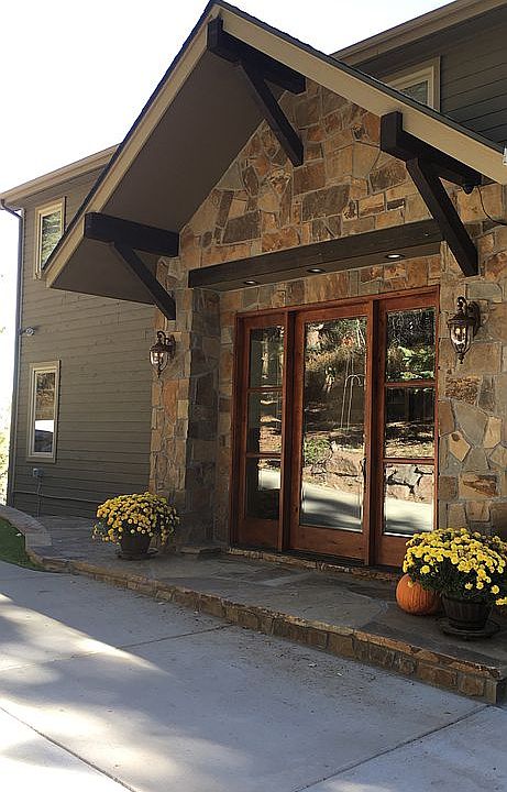 2016 enclosed stone entryway