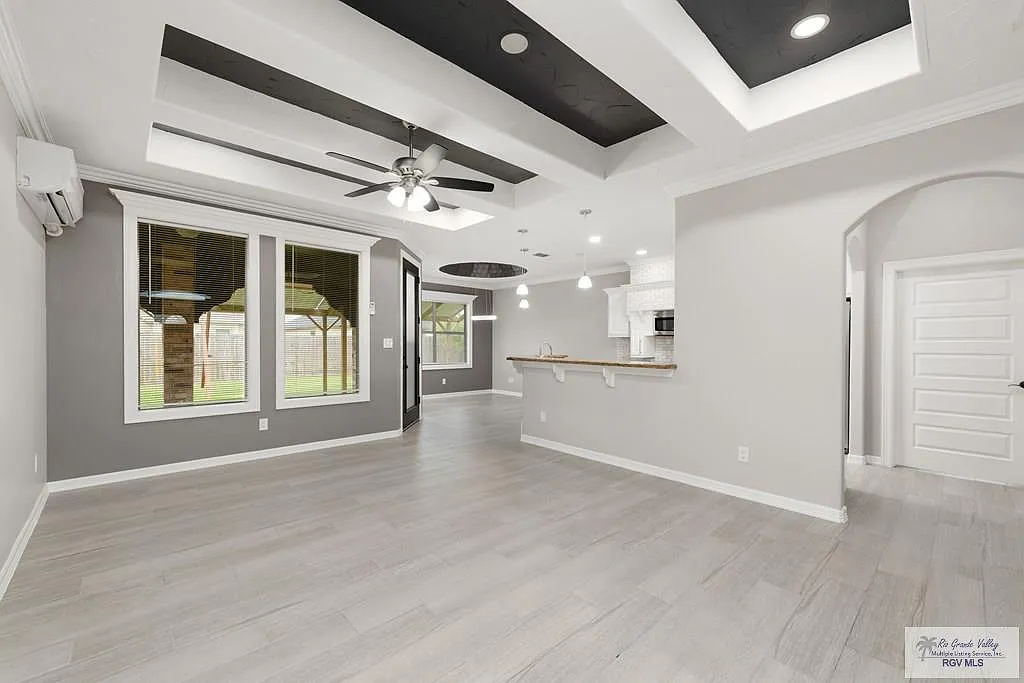 3 bed, 2.5 bath, 1590 sqft, $2,200 — Photo 3