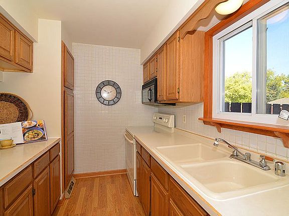 4th image of N115W16553 Abbey Ct