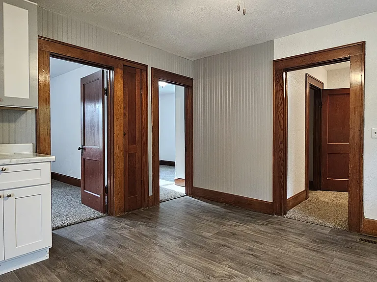 216 W 4th St — Photo 13