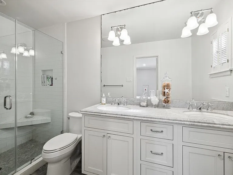 737 Country Ln — Photo 17