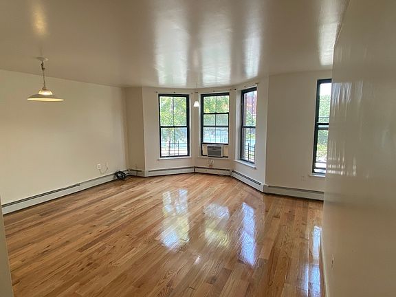 3rd image of 387 Cumberland St APT 2