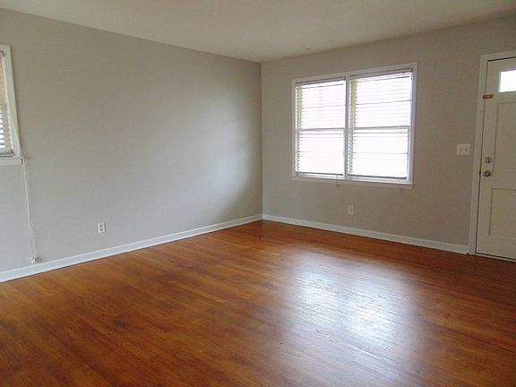 4th image of 302 Serpentine Dr